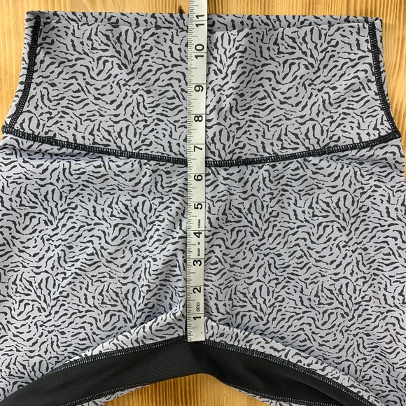 All Fenix Powder Blue Cheetah 7/8 Leggings Sz M - Picture 12 of 13